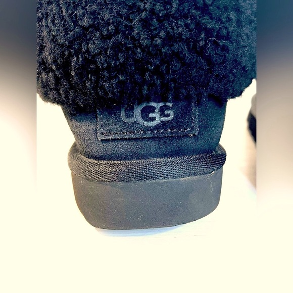 UGG Classic Ultra Mini Braid Boot, Lightweight, Women’s Black, Size 10 - Picture 3 of 8